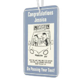 学校を運転する。審査官がドアの入り口に気付いた カーエアーフレッシュナー (左)