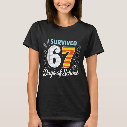 学校を６７日間生き延びた クラフト紙の面白グッズ Tシャツ (正面)