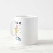 学校を67日間乗り切ったよ Six Seven ゆるかわTシャツ コーヒーマグカップ (正面左)
