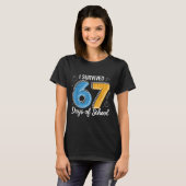学校を67日間乗り切った！面白いミーム 先生 Tシャツ (正面フル)