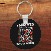 学校を67日間乗り切った Six Seven メーム レース キーホルダー (正面)