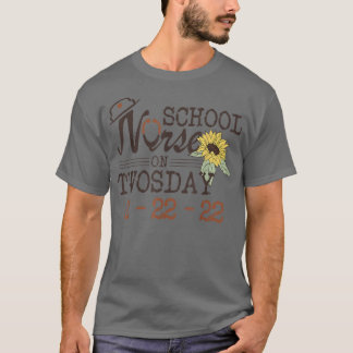 学校ナース22222年2月22日N Tシャツ