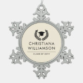 学校パーソナライズされた・大学の卒業エレガント スノーフレークピューターオーナメント (正面)