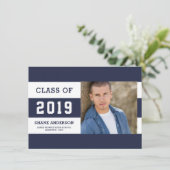 学校代表レタリングのストライプな卒業生の写真の発表 案内状 (スタンド正面)