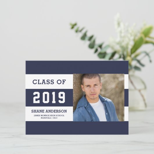 学校代表レタリングのストライプな卒業生の写真の発表 案内状 (スタンド正面)