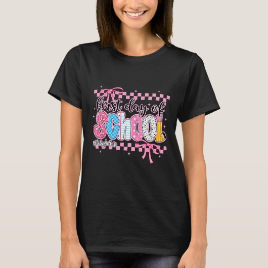学校初日おめでとう 鉛筆 先生 キッズ バック Tシャツ (正面)