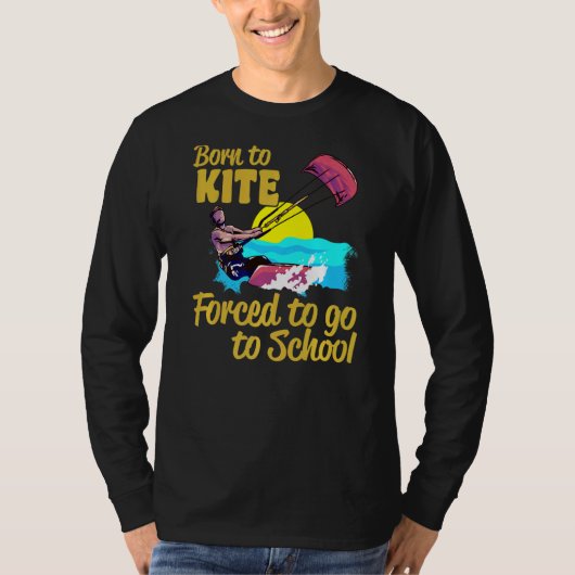 学校生まれKへ行くことを強制された凧への騎手搭乗 Tシャツ (正面)