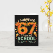 学校生活６７日目おめでとう　教師のユーモアあふれる感謝祭 カード (黄色い花)