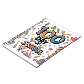 学校生活100日目の楽しいTシャツ | カラフルな子供たちと ノートブック (左側)