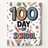 学校生活100日目の楽しいTシャツ | カラフルな子供用 ノートブック (裏面)