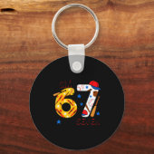 学校生活67日目を生き延びた 6 7 野球 Tシャツ キーホルダー (正面)