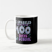 学校100年生の100人の日を通してまばたき歩いた コーヒーマグカップ (左)