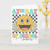 学校67日目の雰囲気 可愛い笑顔 67のミームT カード (黄色い花)