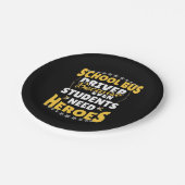 学生にヒーローが必要なスクールバスドライバー ペーパープレート (アングル)