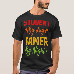 学生バイデイゲーマーバイナイトヴィンテージゲーマーミーム Tシャツ