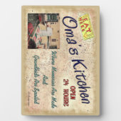 孫がプラークを甘やかしている大間の台所 フォトプラーク (正面)