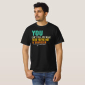 孫じゃないって言ってるでしょ おもしろおじいちゃんの名言 Tシャツ (正面フル)