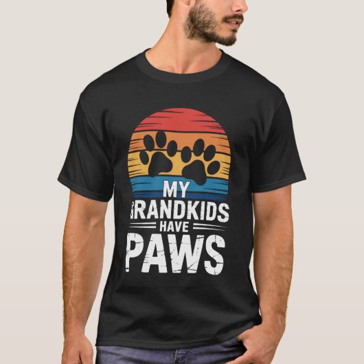 孫たちには肉球がある 犬 猫 動物 祖父母 Tシャツ (正面)
