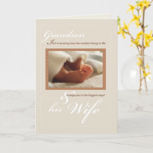 孫と妻おめでとう新生児足 カード (黄色い花)