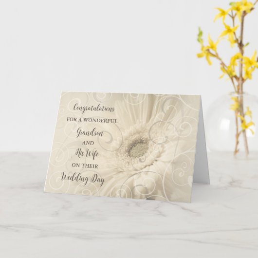 孫と彼の妻の結婚式の日おめでとう カード (黄色い花)