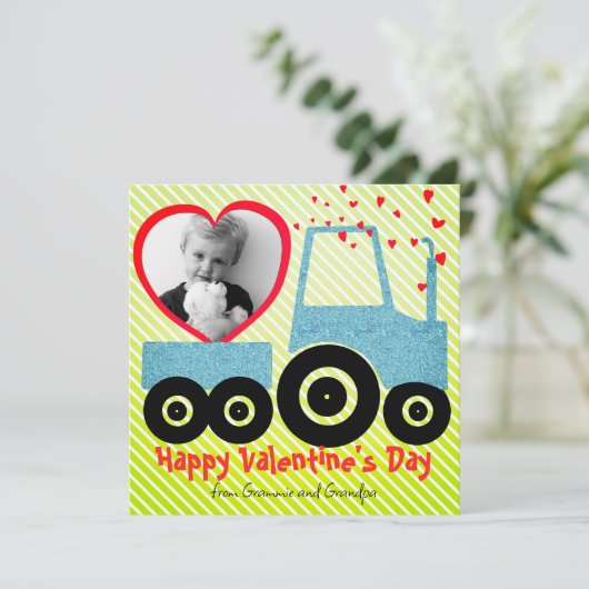 孫の可愛い赤いハートの少年 バレンタインデーの写真 シーズンカード (スタンド正面)