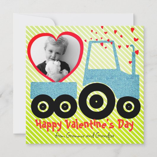 孫の可愛い赤いハートの少年 バレンタインデーの写真 シーズンカード (正面)