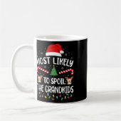 孫を甘やかしがちな人 ファミリージョーク Tシャツ コーヒーマグカップ (左)