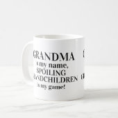 孫を甘やかす祖母 コーヒーマグカップ (正面左)