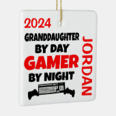 孫娘が遊ビデオゲームを愛 セラミックオーナメント (右)
