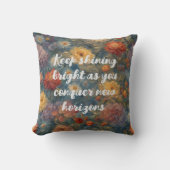 孫娘に贈る柔らかい水彩卒業ギフト クッション (正面)