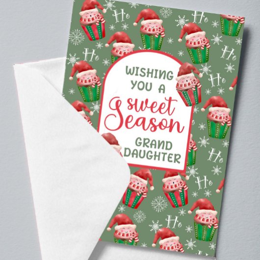 孫娘のためのクリスマスサンタカップケーキ カード