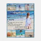 孫娘のビーチと海へ フリースブランケット (正面)