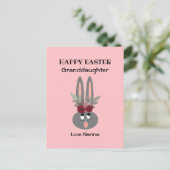 孫娘イースターピンクバニーパーソナライズされた  シーズンポストカード (スタンド正面)