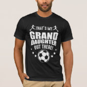 孫娘サッカー女子誇りを持った祖父母 Tシャツ (正面)