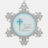 孫洗礼ブルーレースパーソナライズされた スノーフレークピューターオーナメント (正面)