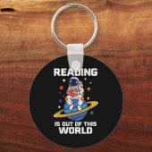 宇宙からやってきた面白い本を読む キーホルダー (正面)