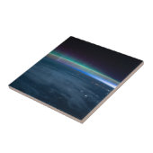 宇宙から地球の大気光と交差するオーロラ タイル (側面)