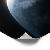 宇宙から見た映画的な濃紺の惑星の地平線 ポスター (角)