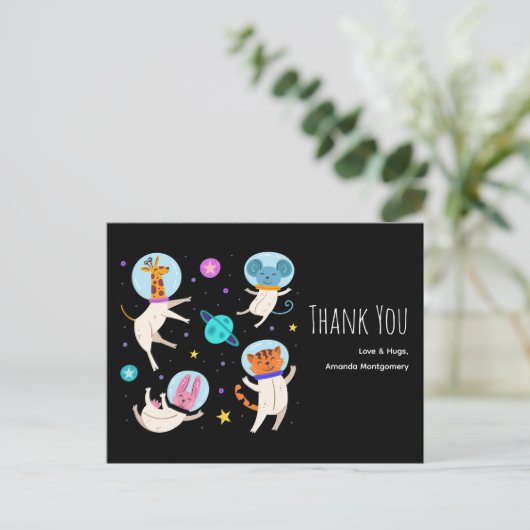 宇宙で浮かぶかわいい宇宙飛行士の動物たち、ありがとう ポストカード (スタンド正面)