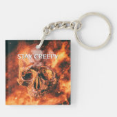 宇宙で炎上するドクロでStay Creepy キーホルダー (裏面)