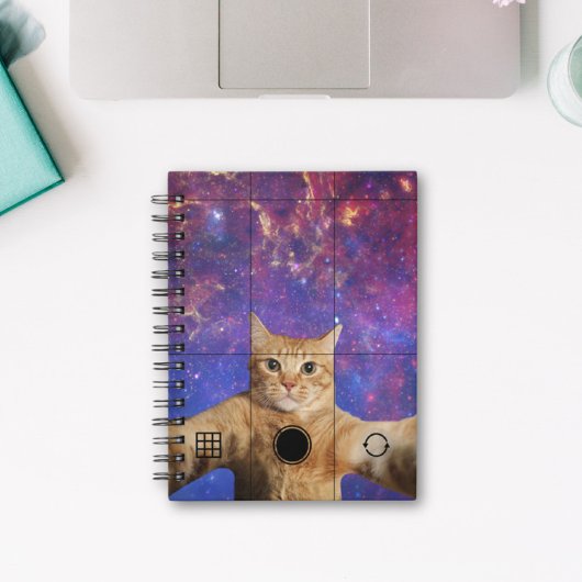 宇宙で自撮る赤いタビー猫 ノートブック