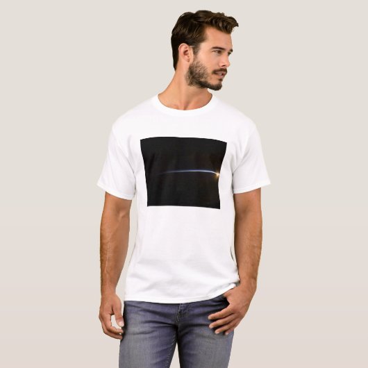 宇宙で表示される日の出 Tシャツ (正面フル)
