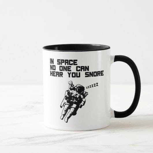 宇宙で誰もいびきをかくのを聞くことができません(暗闇) マグカップ (右)