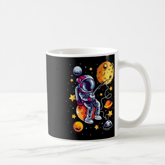 宇宙で釣りをする宇宙飛行士 惑星 銀河 釣り人 コーヒーマグカップ (右)