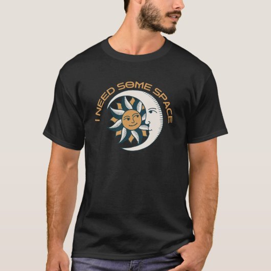 宇宙で面白い太陽と月 I NEED SOME SPACE Tシャツ (正面)