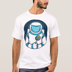 宇宙と銀河系でキャンディを持つ宇宙飛行士 Tシャツ