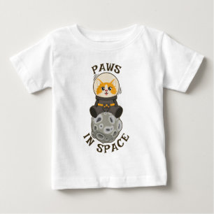 宇宙にいるかわいい猫 宇宙飛行士の猫 月 ベビーTシャツ