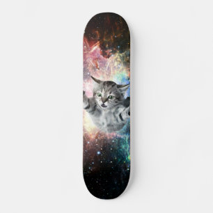 宇宙にいる面白い猫 スケートボード