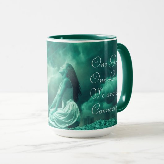 宇宙に祈りの言葉を送る神話の女性 マグカップ (正面右)