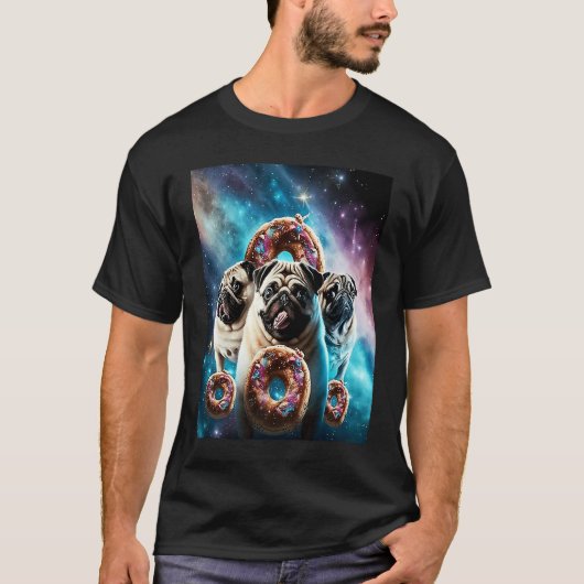 宇宙のパグとドーナツ かわいいパグの少年少女 男性向け Tシャツ (正面)